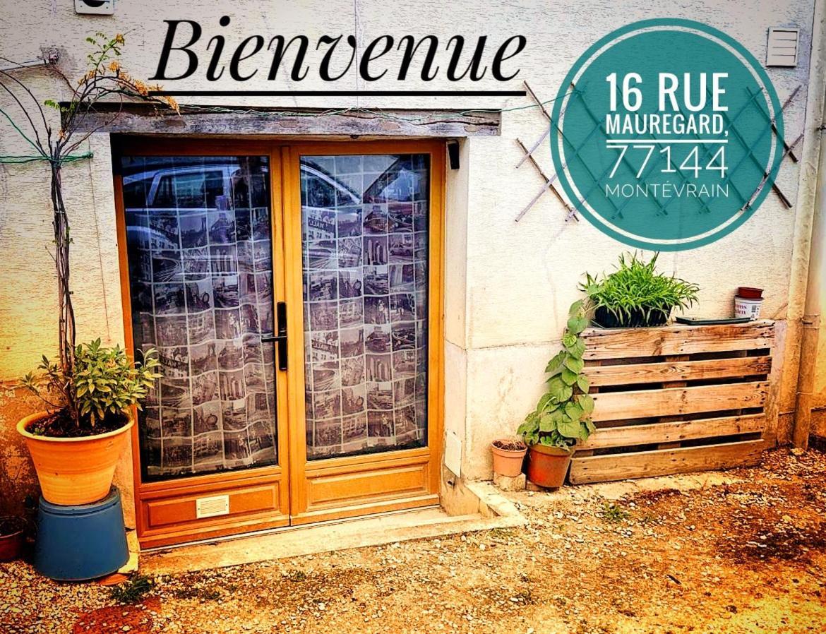 Celui Qui Passait Le Week-End A Disneyland Montévrain Exterior foto